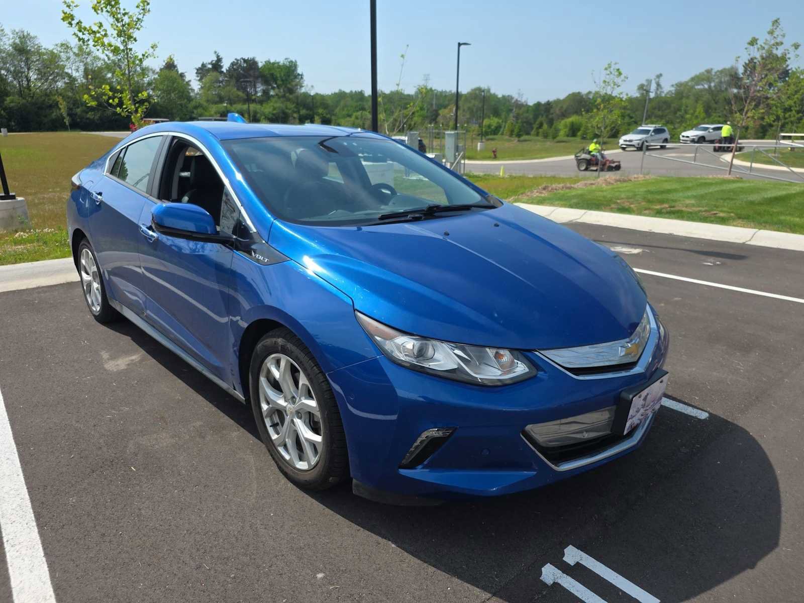 Used 2016 Chevrolet Volt Premier w/ Driver Confidence Package FWD image 3