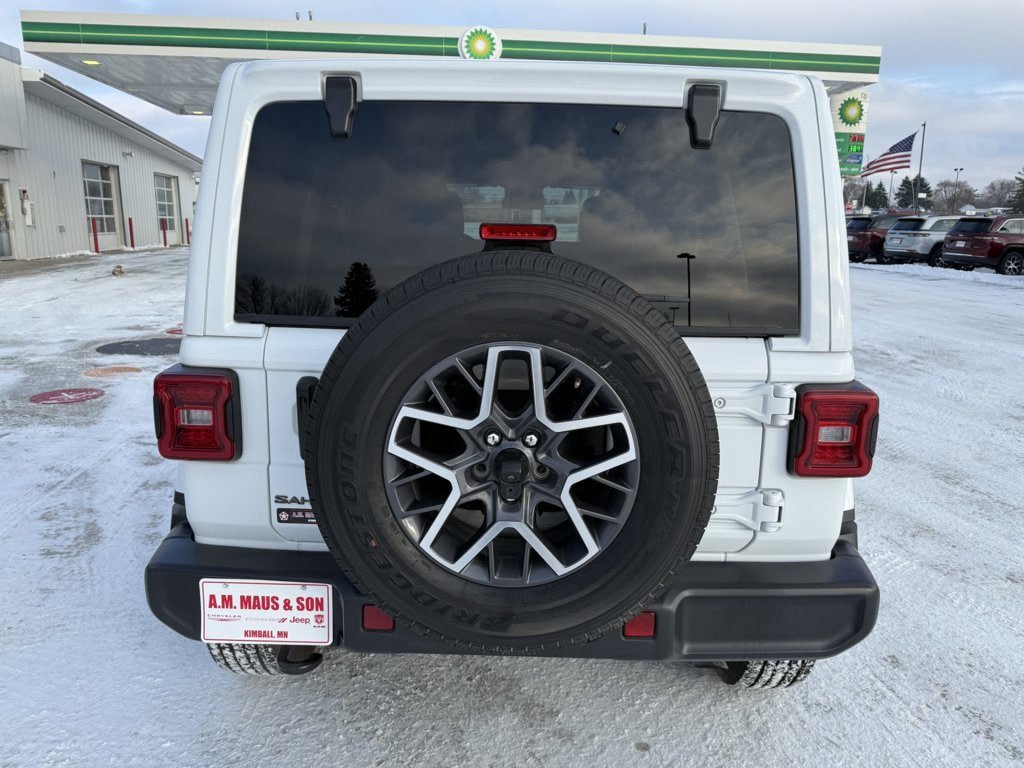 Used 2025 Jeep Wrangler Unlimited Sahara AWD/4WD image 7