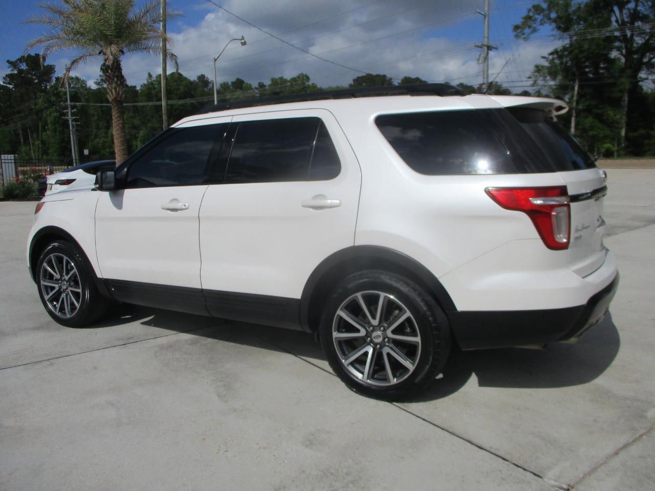 Used 2015 Ford Explorer XLT w/ Equipment Group 202A image 19