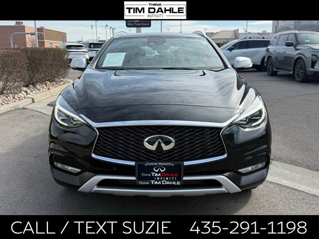 Used 2017 INFINITI QX30 Premium w/ Technology Package image 4