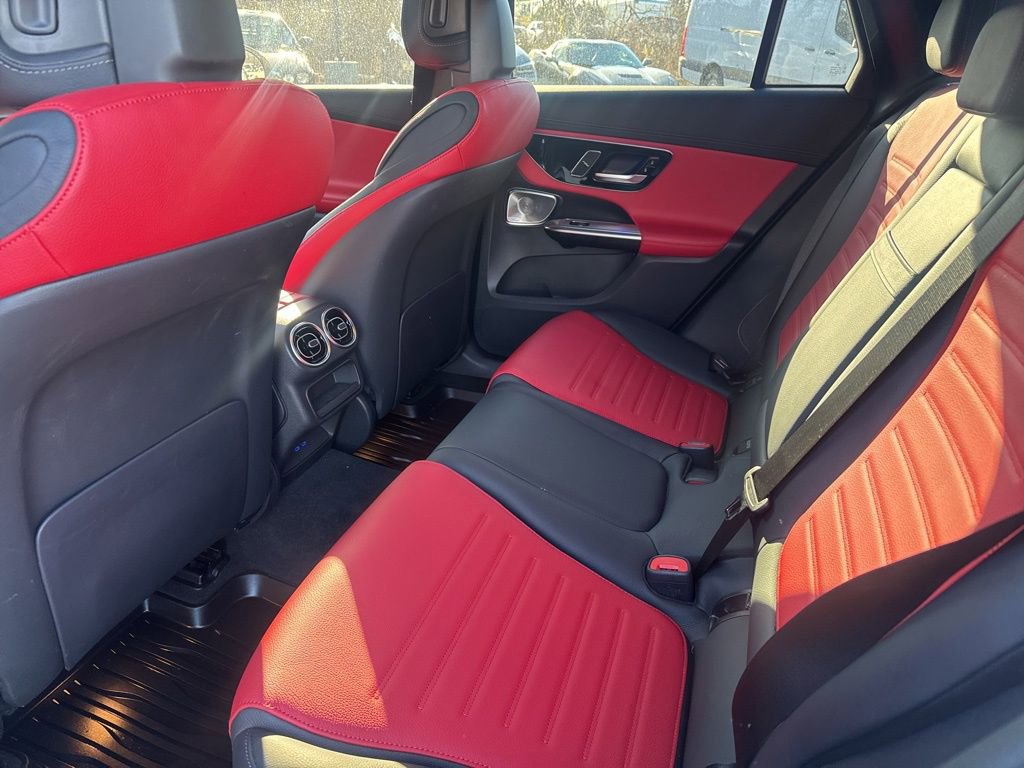 Used 2024 Mercedes-Benz GLC 300 4MATIC image 32