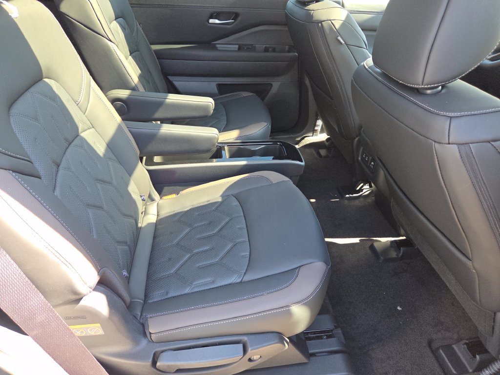 New 2026 Nissan Pathfinder Platinum w/ Accent Package AWD/4WD image 28
