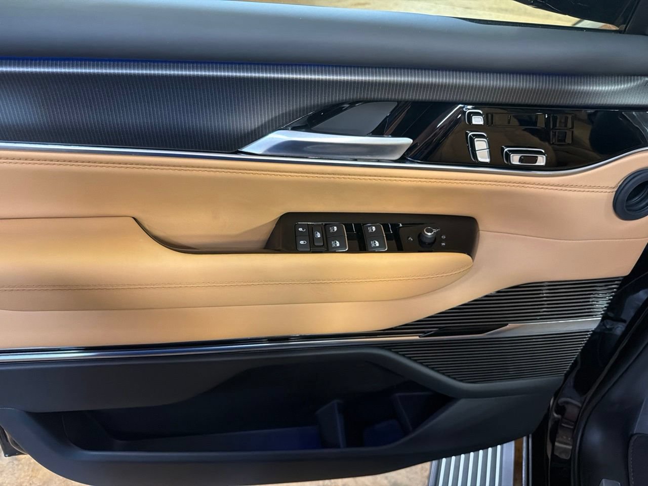 New 2026 Jeep Grand Wagoneer Summit AWD/4WD image 23