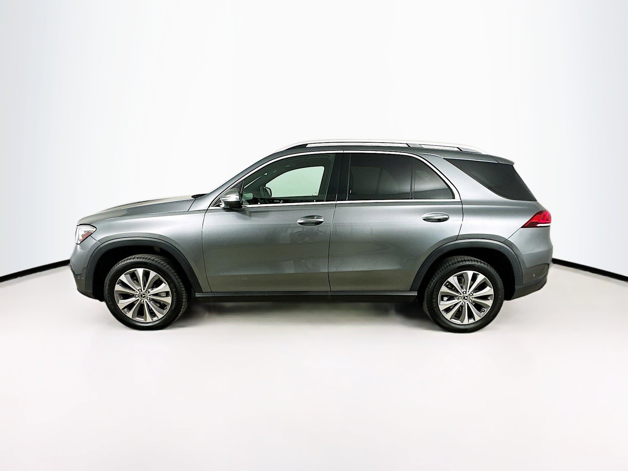 Certified 2021 Mercedes-Benz GLE 350 4MATIC w/ Premium Package image 4