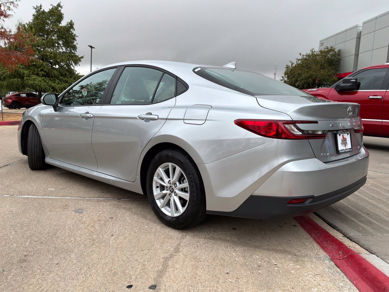 Used 2026 Toyota Camry LE FWD image 8