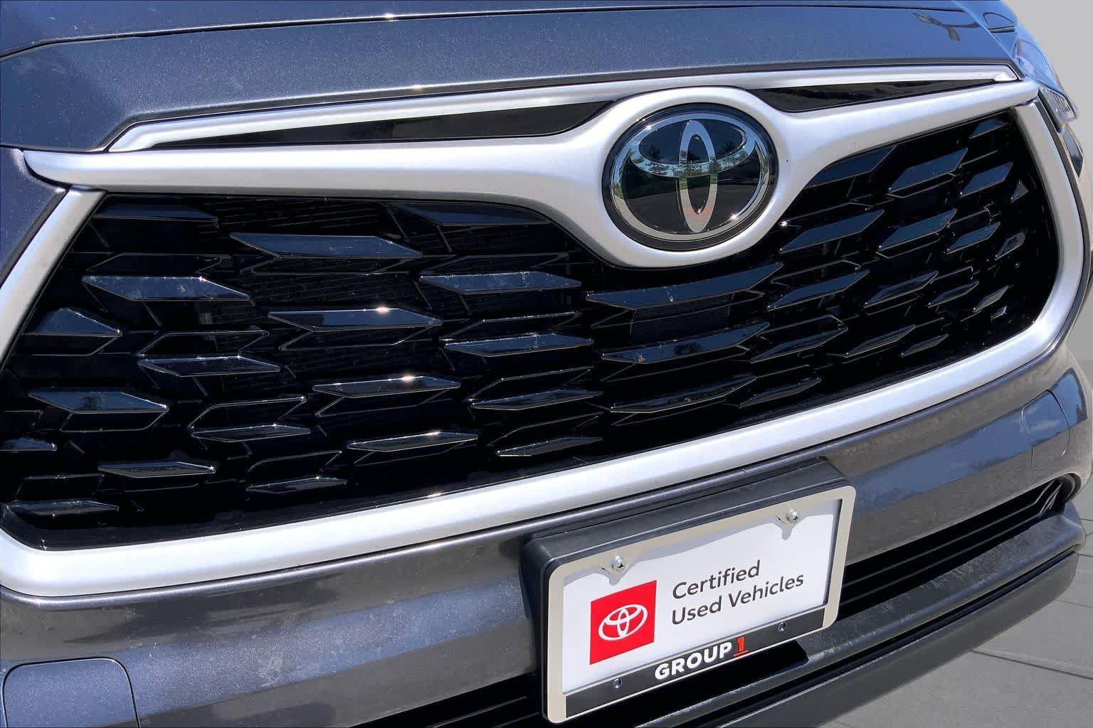 Used 2024 Toyota Highlander XLE FWD image 29
