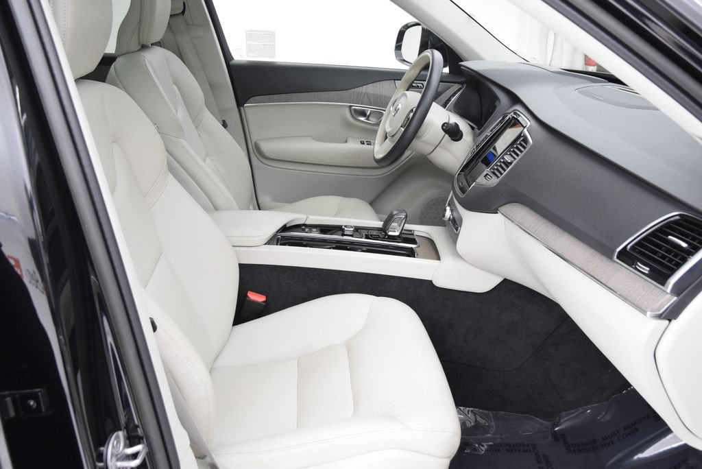 Used 2023 Volvo XC90 B5 Plus w/ Protection Package Premier AWD/4WD image 17