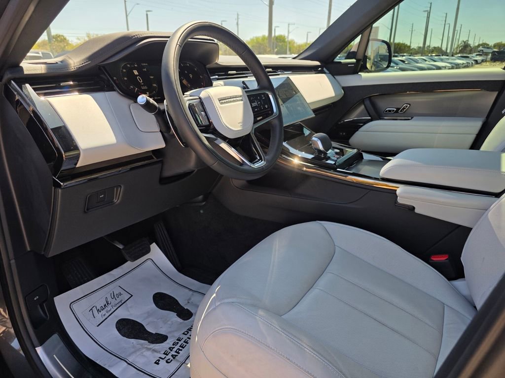 Used 2025 Land Rover Range Rover Sport SE image 24