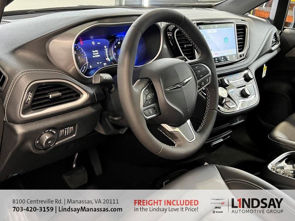 New 2026 Chrysler Pacifica Select image 13