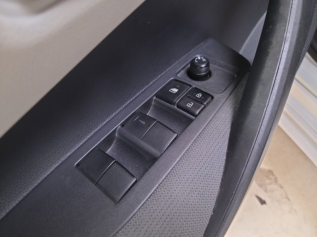 Used 2020 Toyota Corolla L image 12