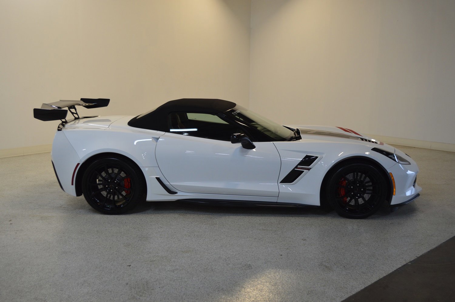 Used 2019 Chevrolet Corvette Grand Sport w/ Carbon Flash Badge Package image 2