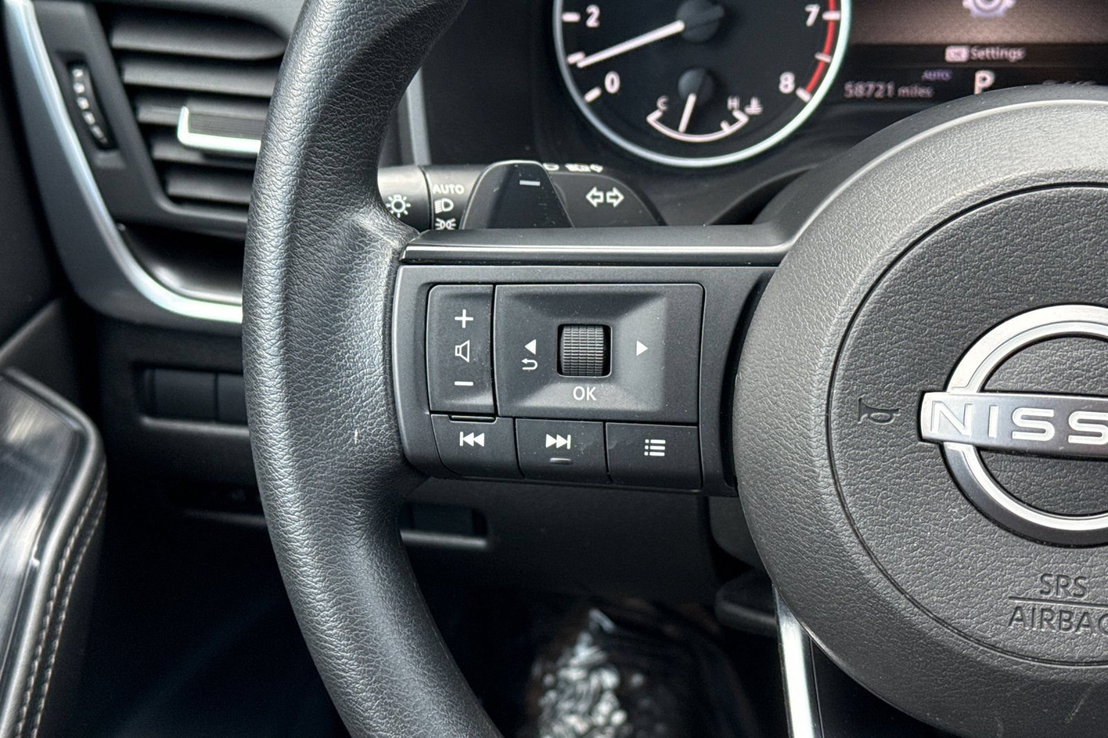 Certified 2024 Nissan Rogue SV AWD/4WD image 31