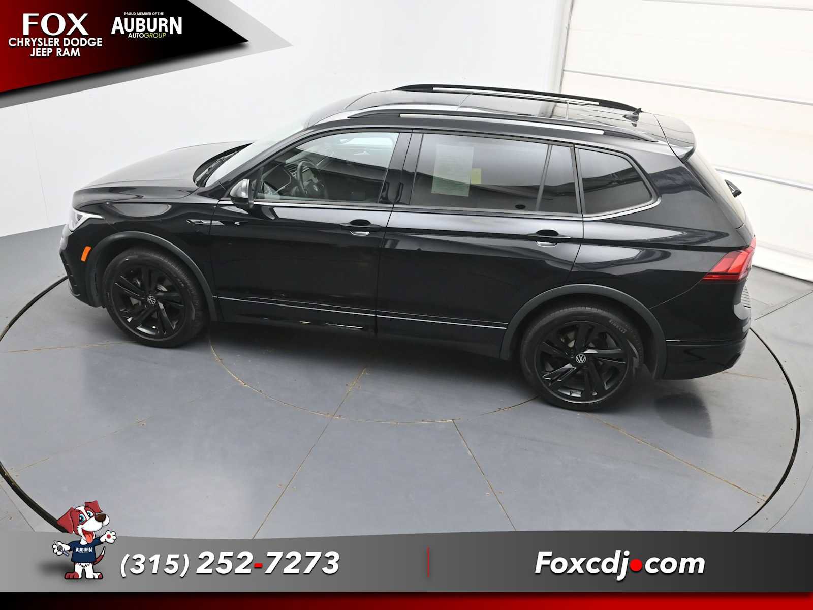 Used 2024 Volkswagen Tiguan SE R-Line AWD/4WD image 30