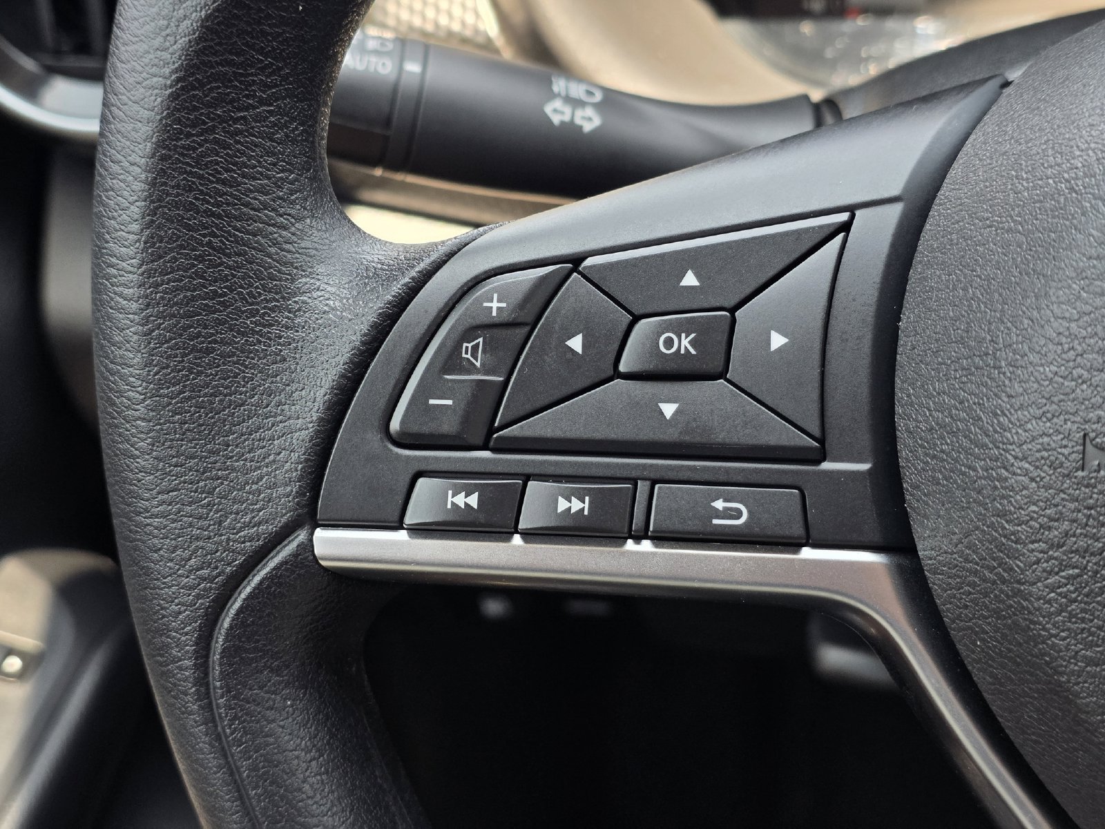 Used 2023 Nissan Kicks SV FWD image 28