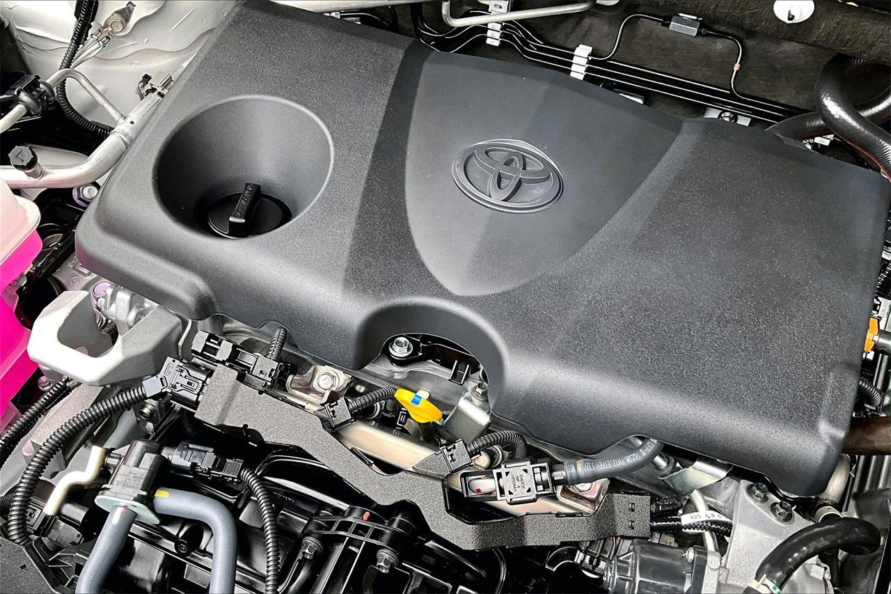 Used 2025 Toyota RAV4 XLE image 28