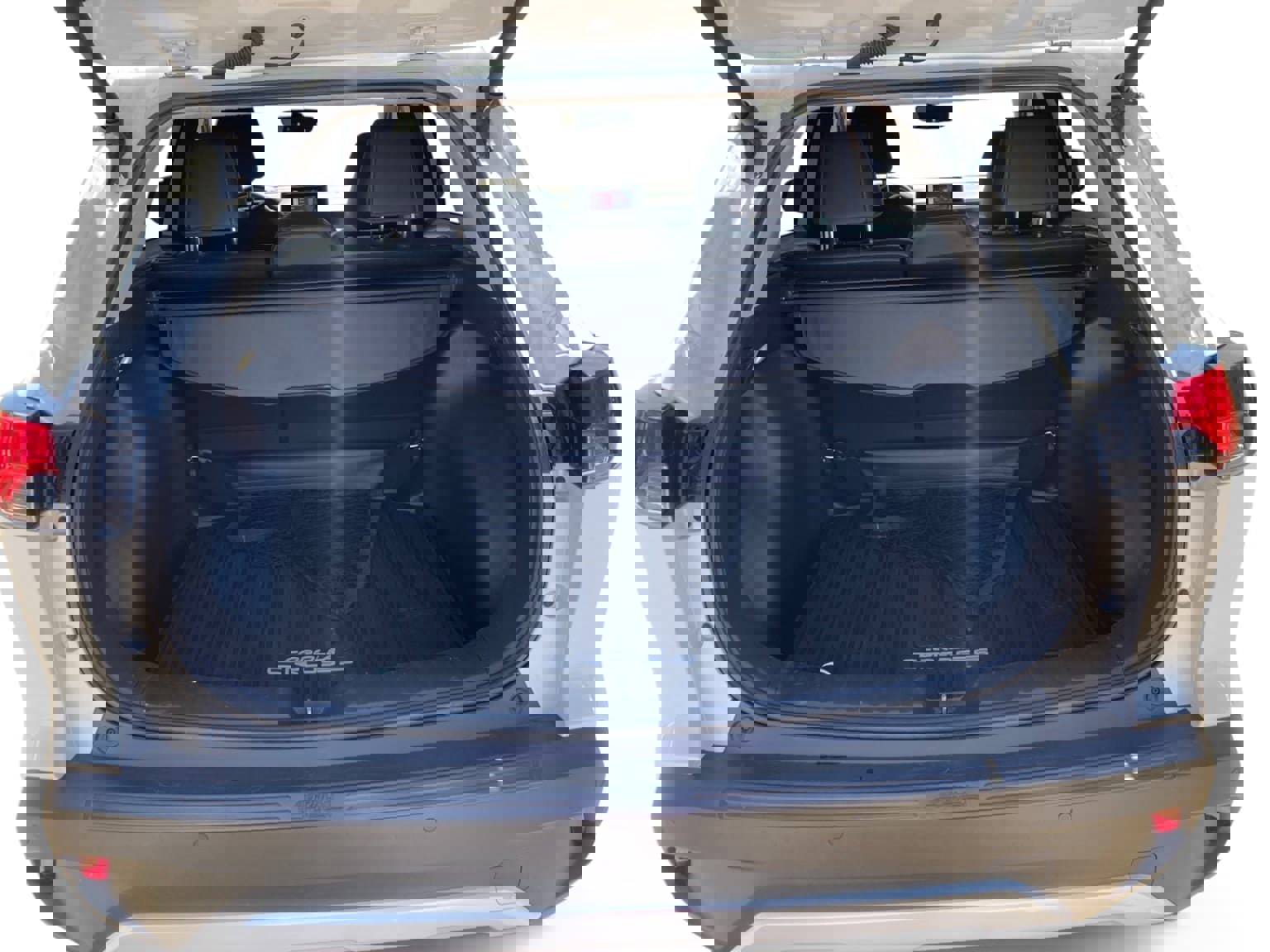 Used 2023 Toyota Corolla Cross XLE w/ Convenience Package FWD image 19