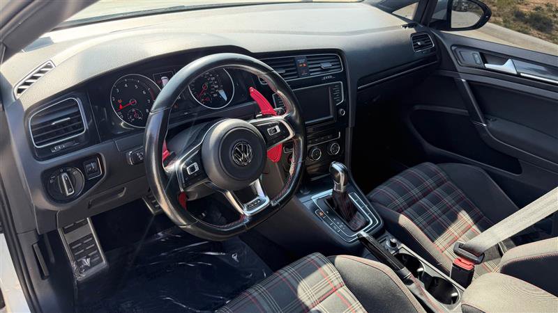 Used 2016 Volkswagen GTI SE FWD image 12