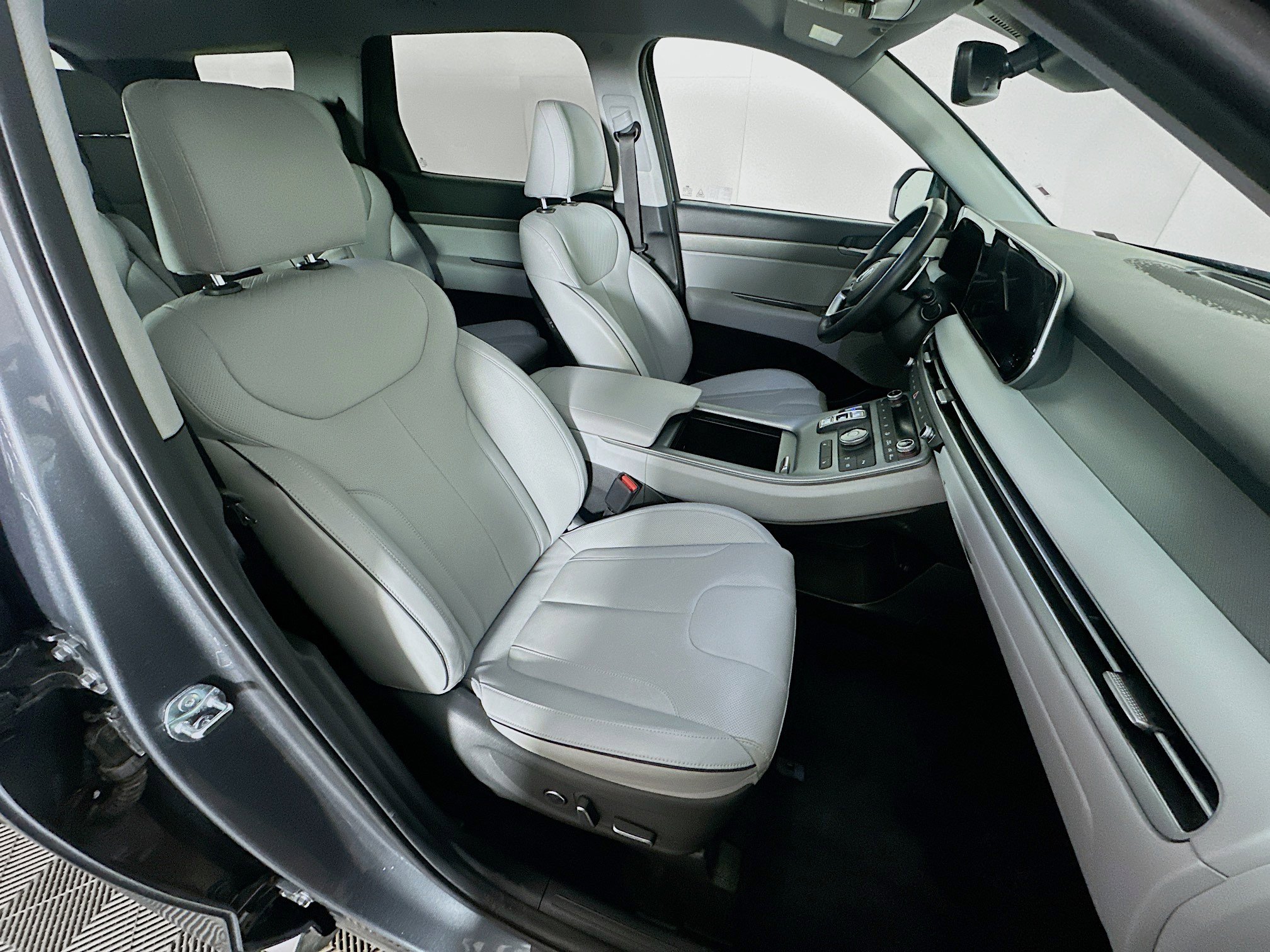 Used 2025 Hyundai Palisade SEL FWD image 34