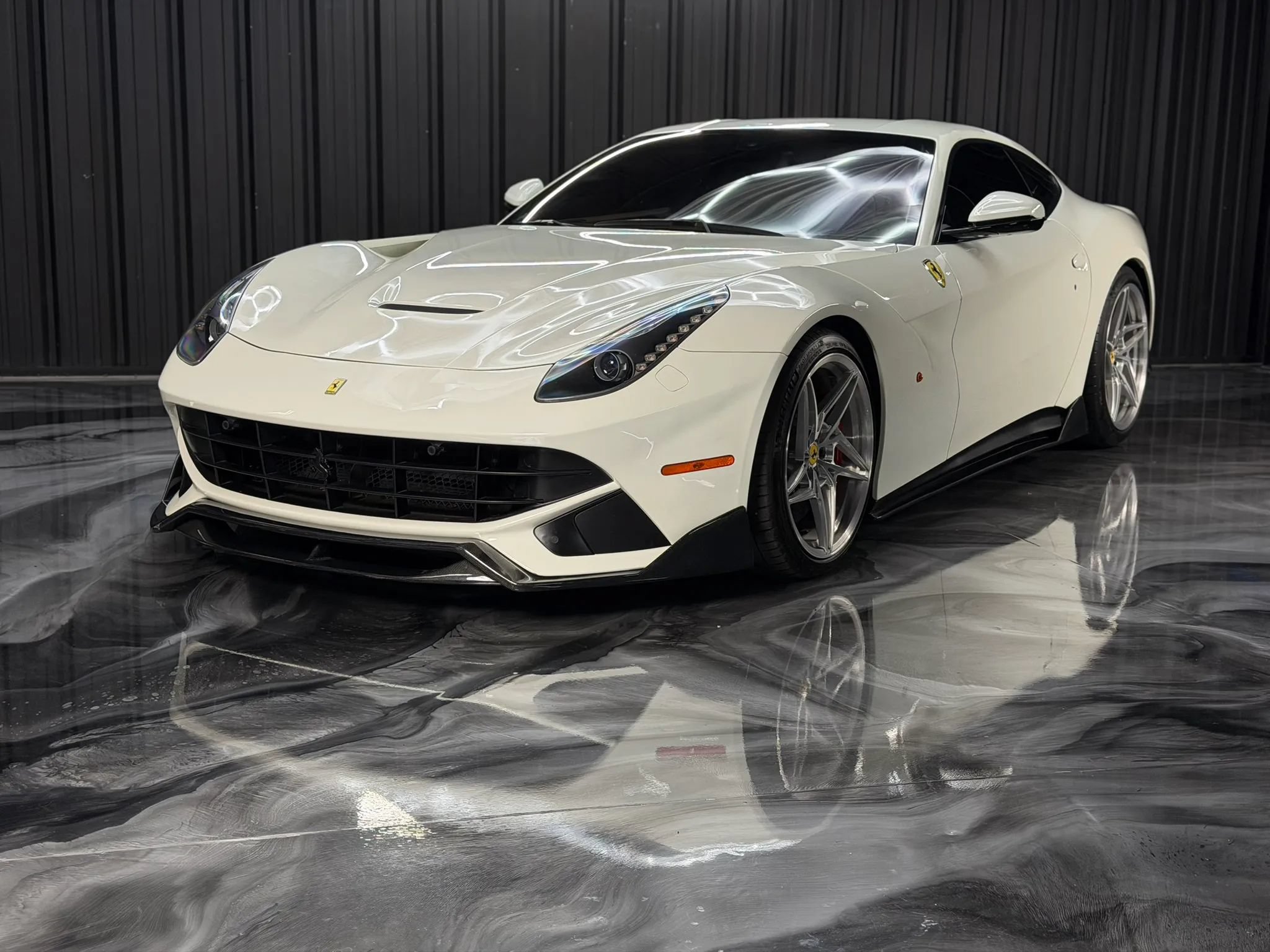 Used 2015 Ferrari F12 Berlinetta RWD image 3
