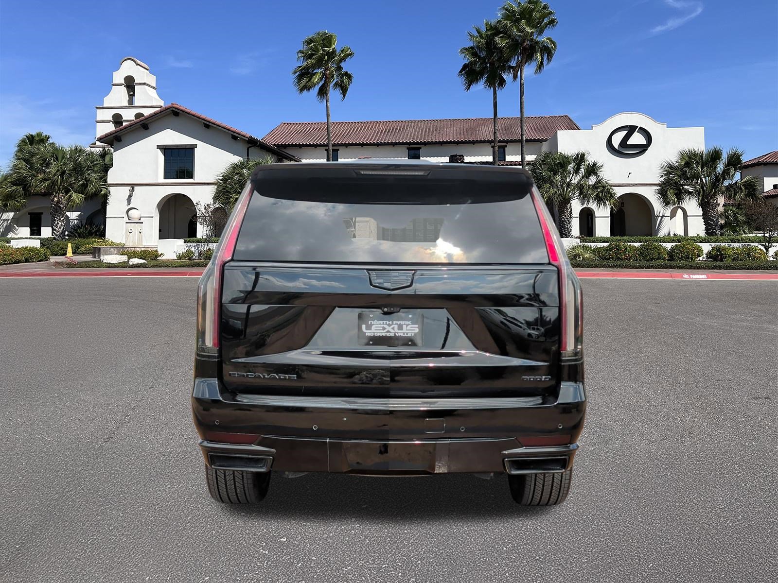 Used 2021 Cadillac Escalade Premium Luxury image 3