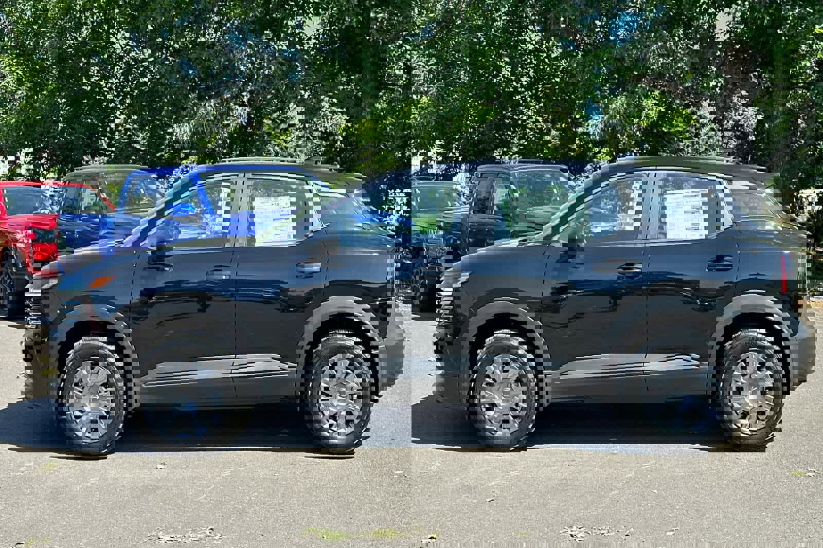 New 2025 Nissan Kicks S image 5