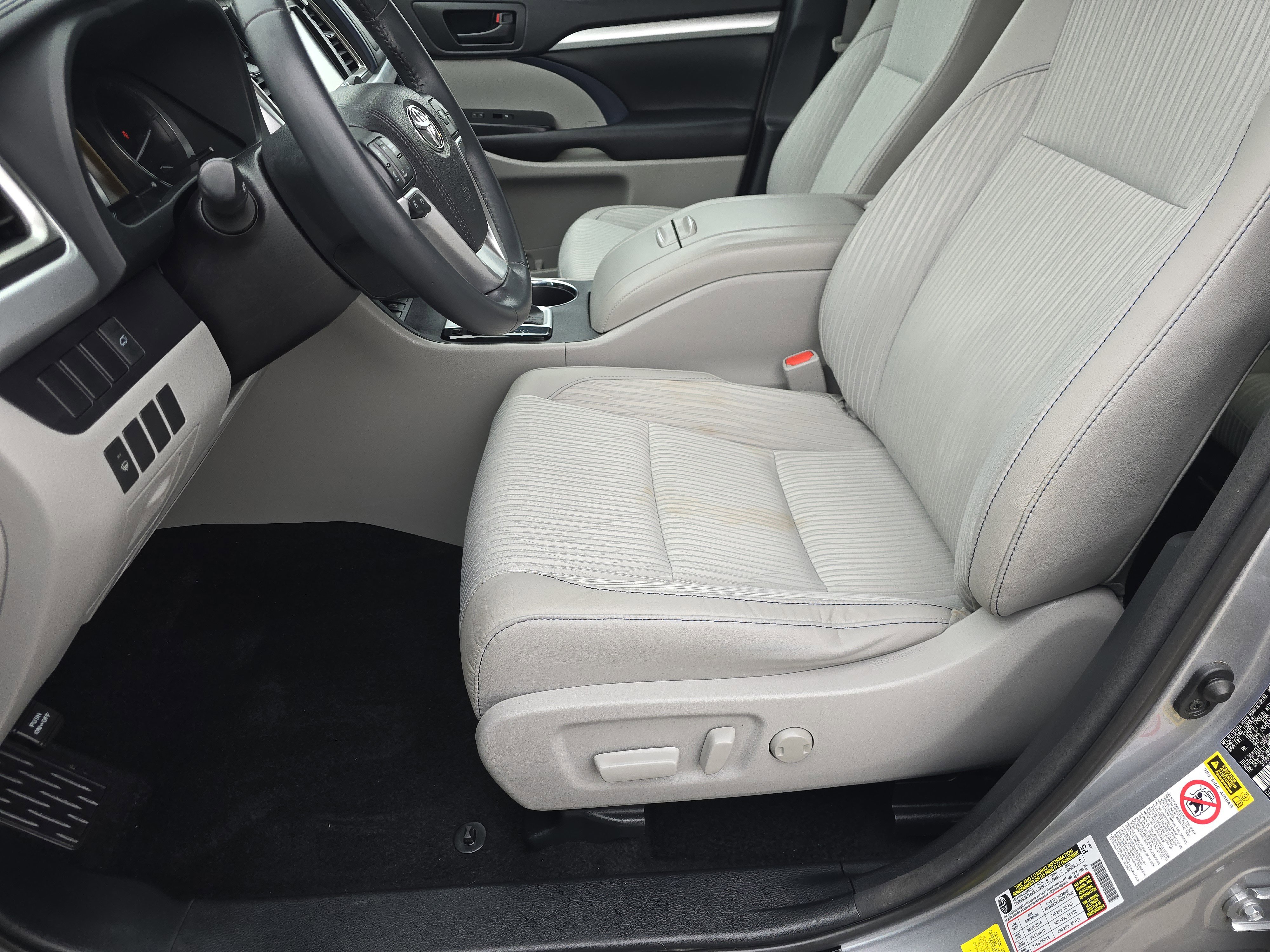 Used 2016 Toyota Highlander Plus image 16