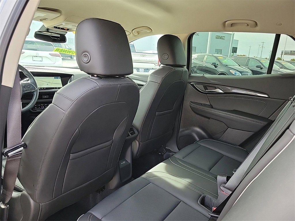 Used 2022 Buick Envision Essence w/ Technology Package I image 12