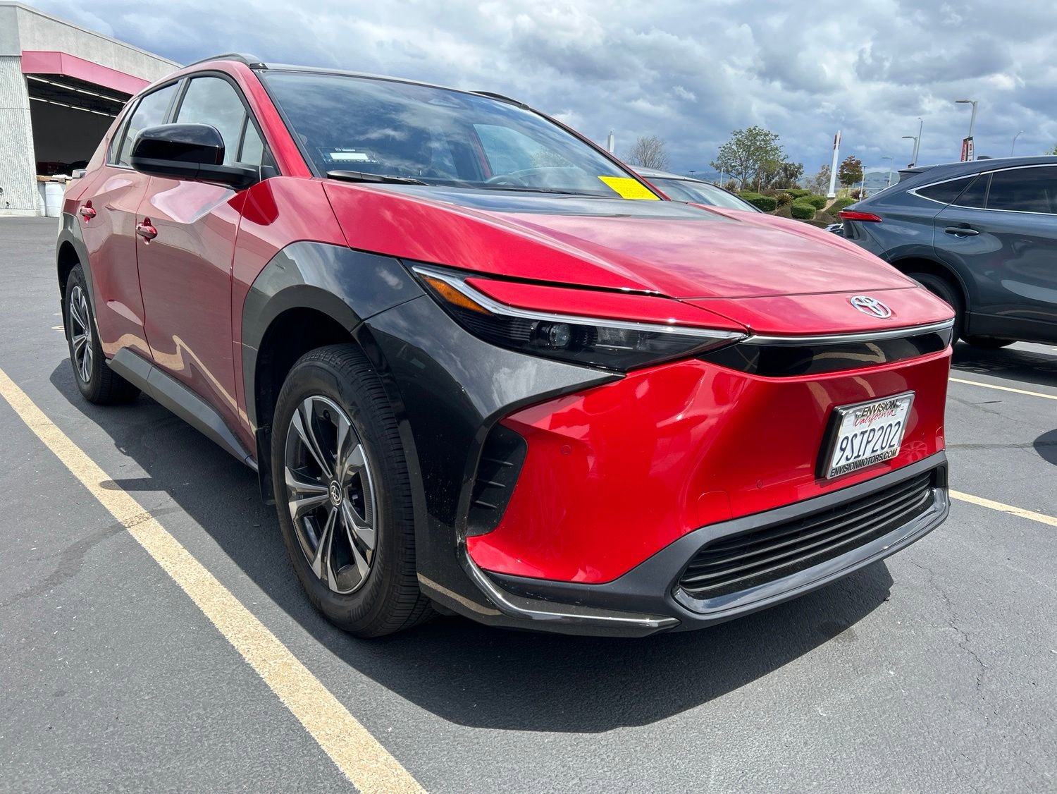 Used 2025 Toyota bZ4X FWD image 1
