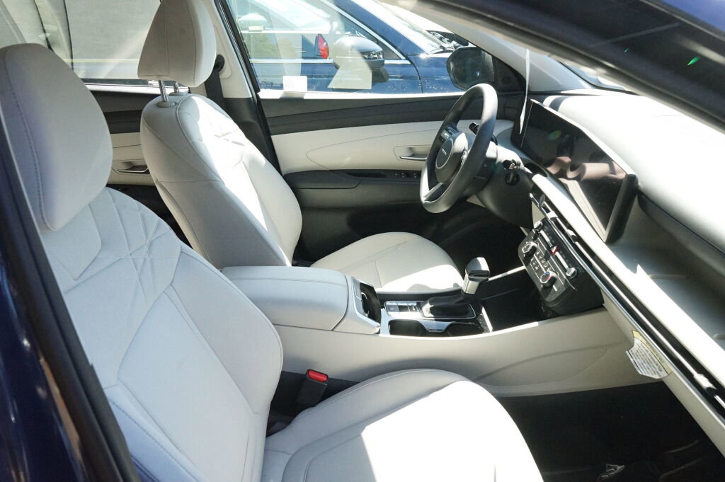 Used 2025 Hyundai Tucson SE FWD image 30