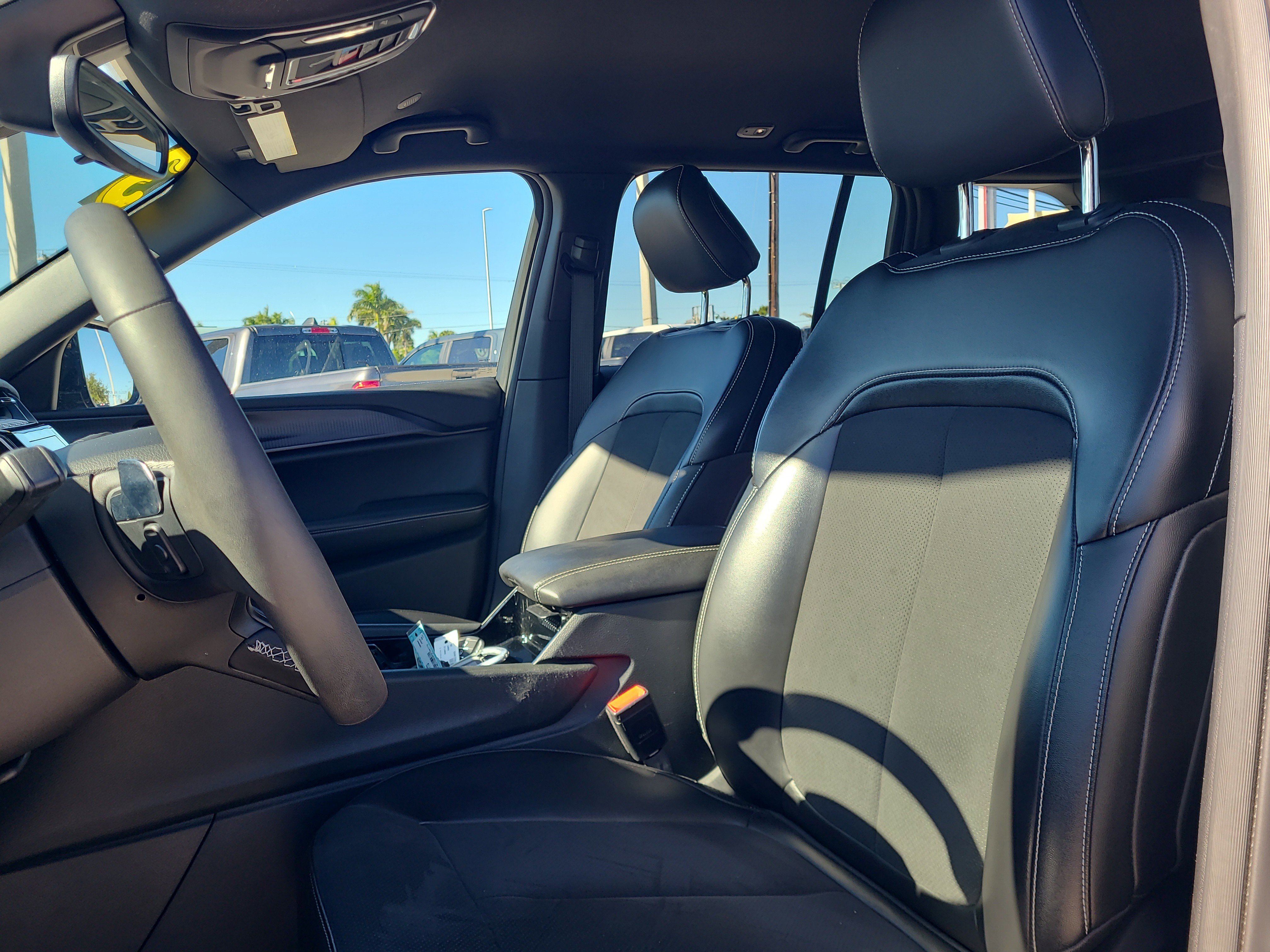 Used 2023 Jeep Grand Cherokee Altitude image 21