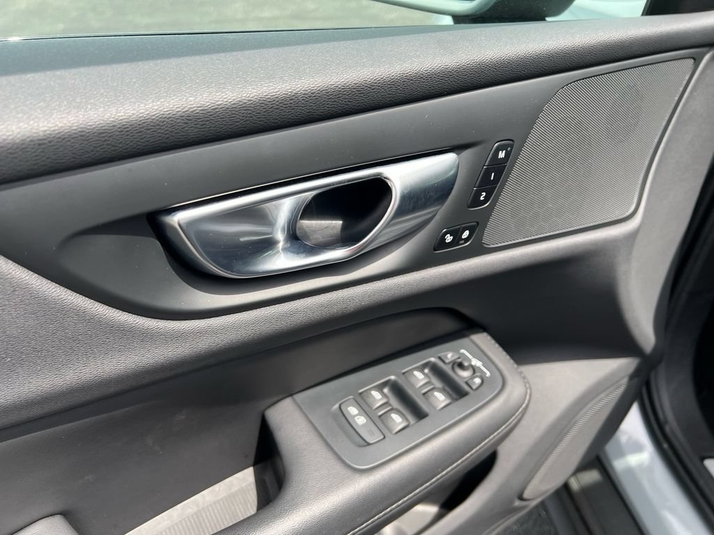 Certified 2025 Volvo V60 B5 Cross Country Plus AWD/4WD image 10