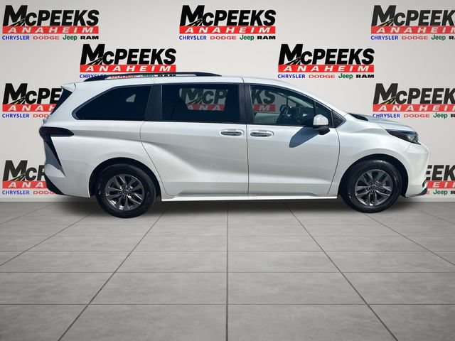 Used 2023 Toyota Sienna XLE FWD image 6