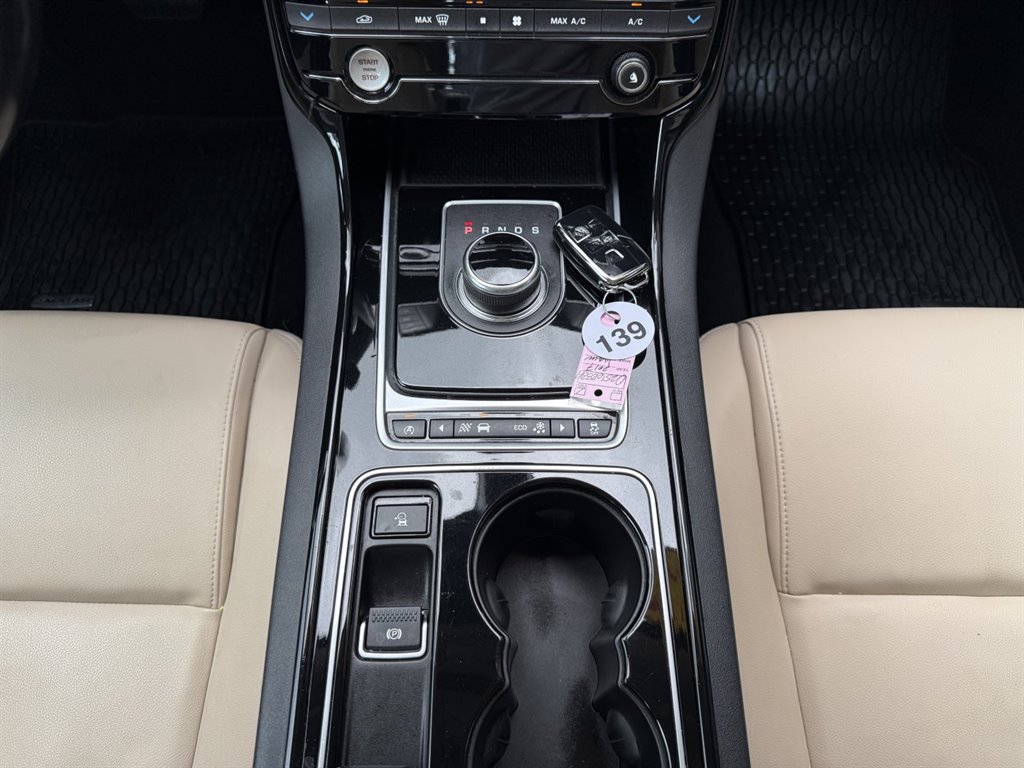 Used 2017 Jaguar XE Premium RWD image 27