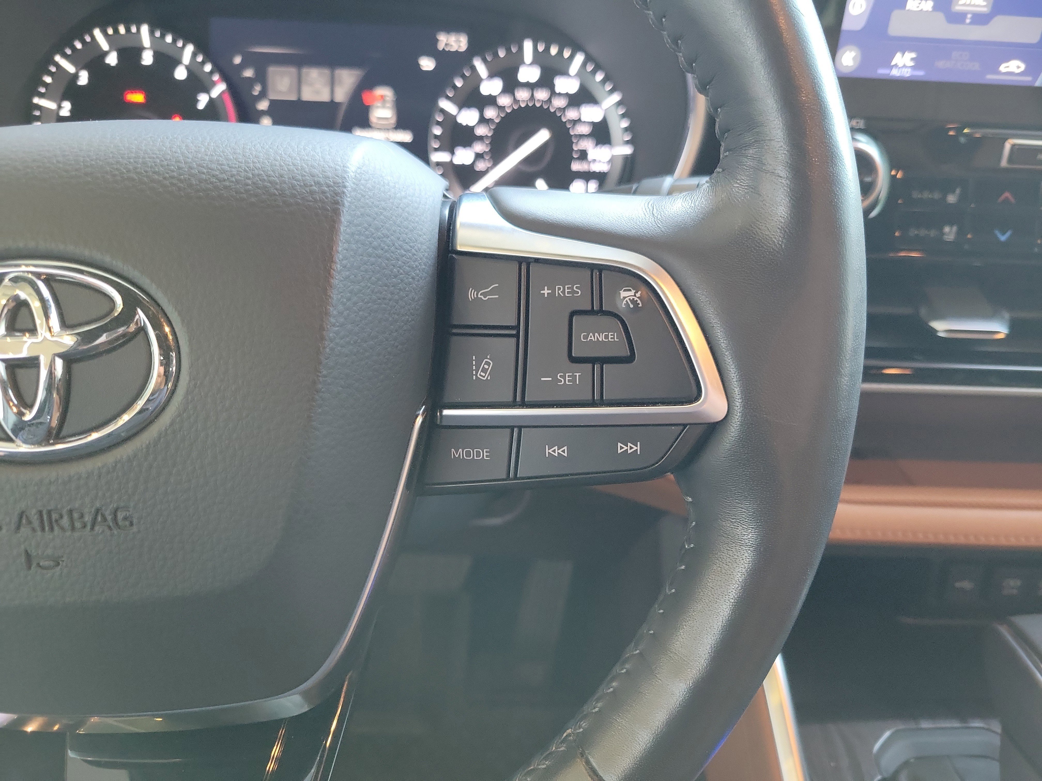 Used 2020 Toyota Highlander Platinum image 23