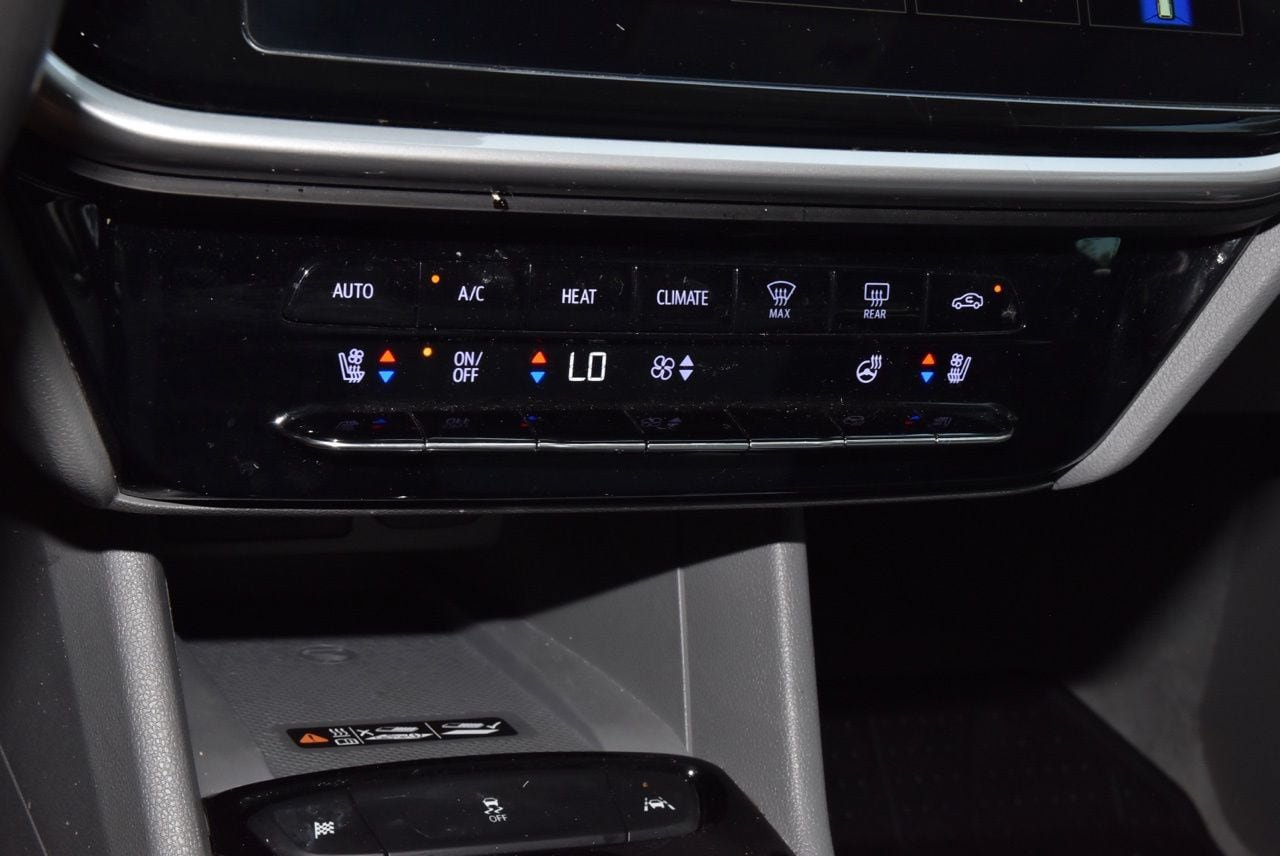 Used 2023 Chevrolet Bolt EUV Premier w/ Sun & Sound Package FWD image 28