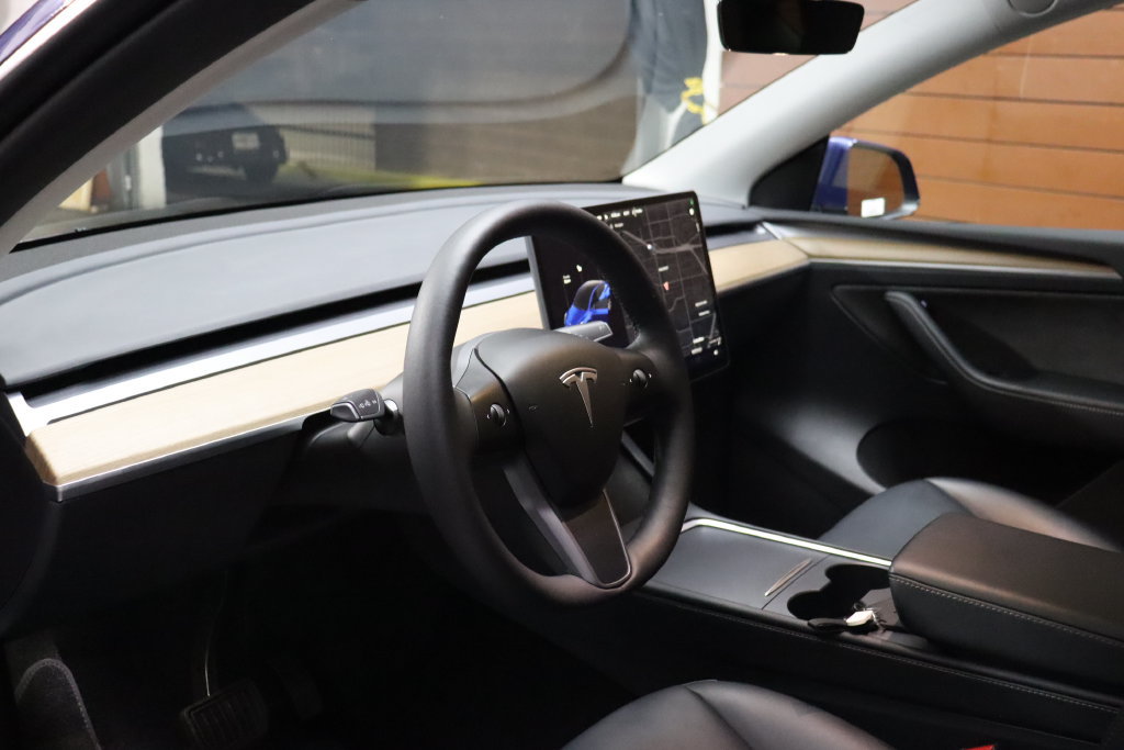 Used 2024 Tesla Model Y 2WD image 25