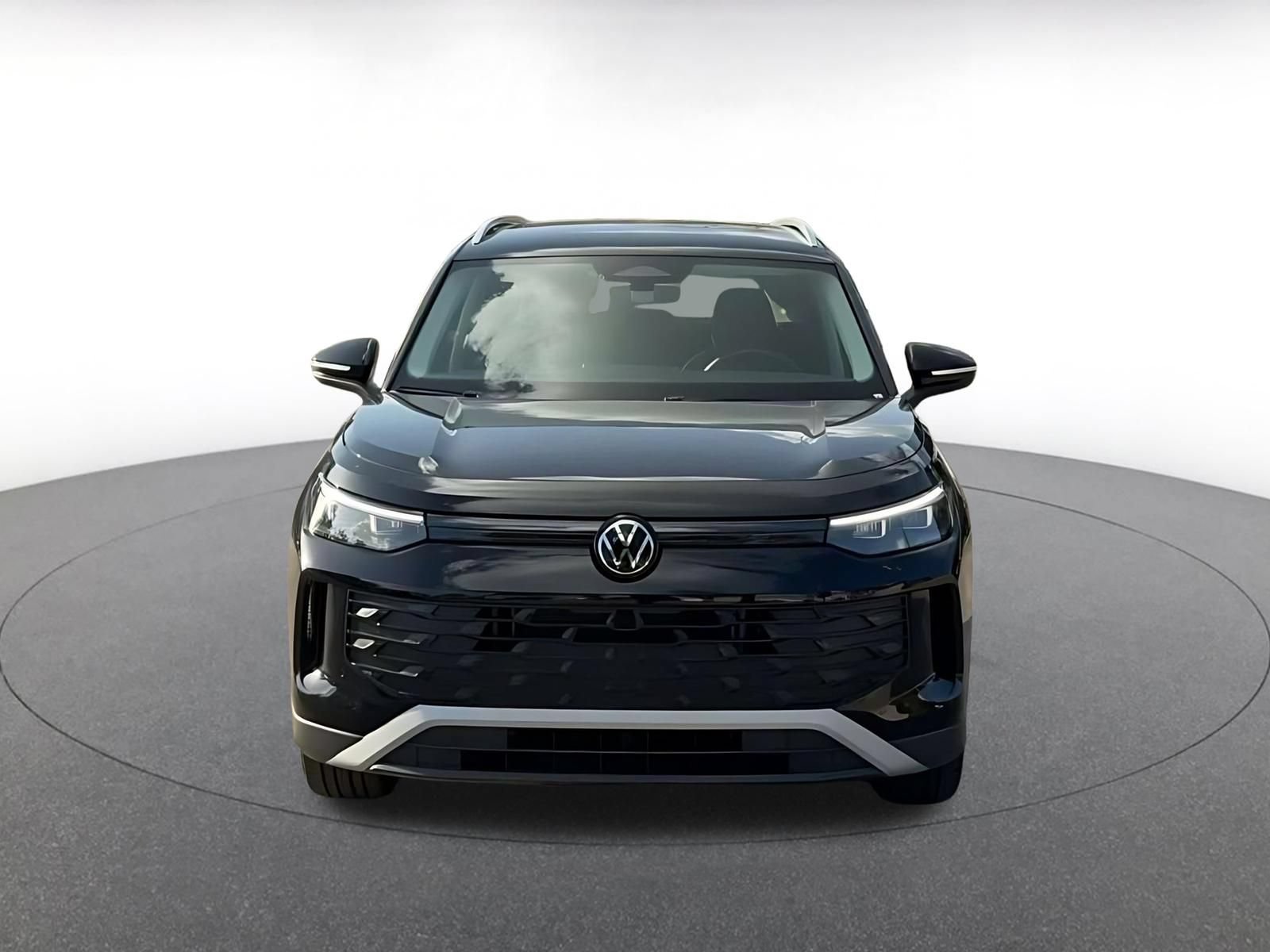Used 2026 Volkswagen Tiguan SE AWD/4WD image 4