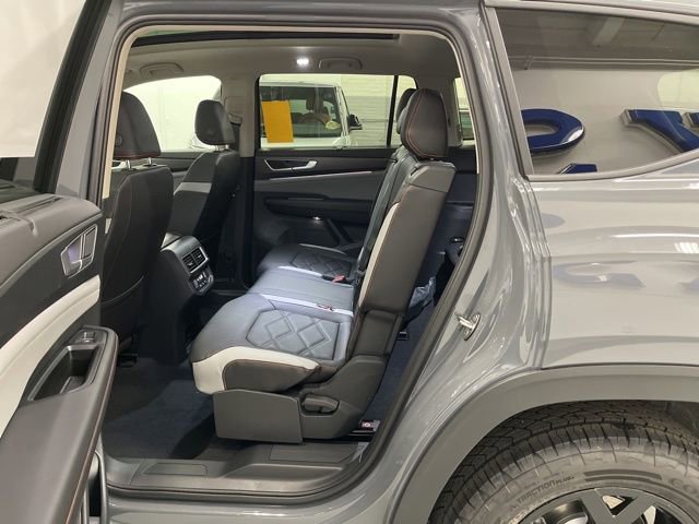 New 2026 Volkswagen Atlas Peak Edition image 10