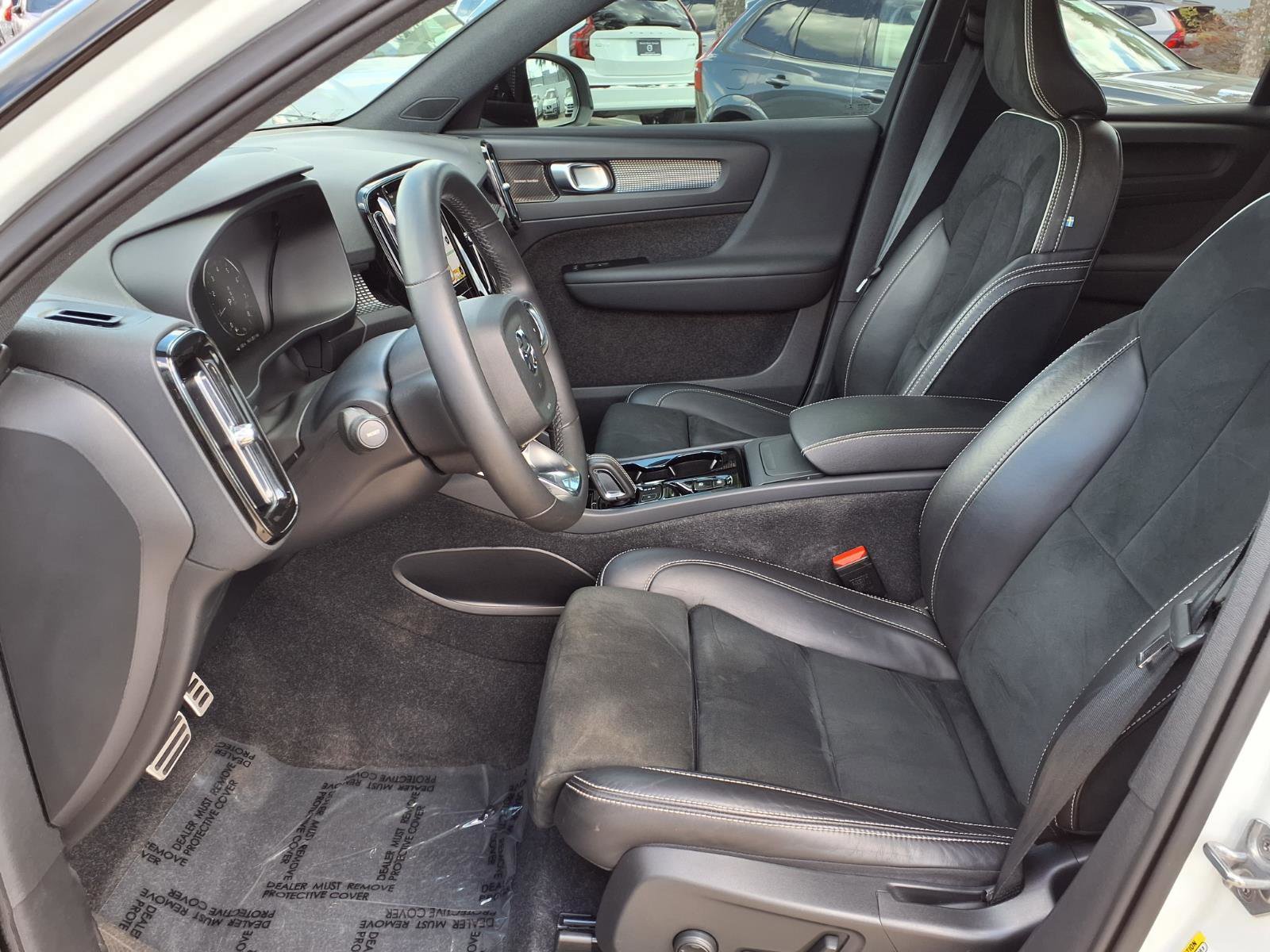 Used 2022 Volvo XC40 T5 R-Design w/ Advanced Package image 21