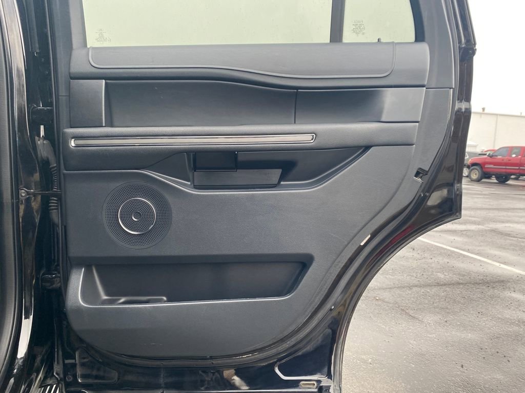 Used 2022 Ford Expedition XLT image 13