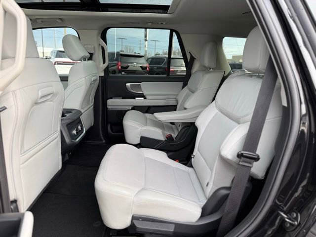 Certified 2025 Ford Expedition Platinum image 22