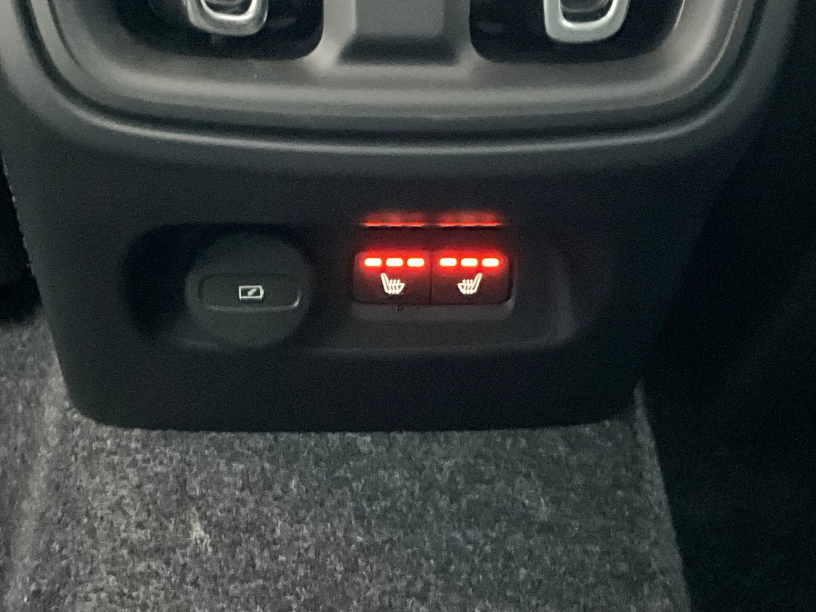 New 2026 Volvo XC40 B5 Plus w/ Protection Package Premier image 28