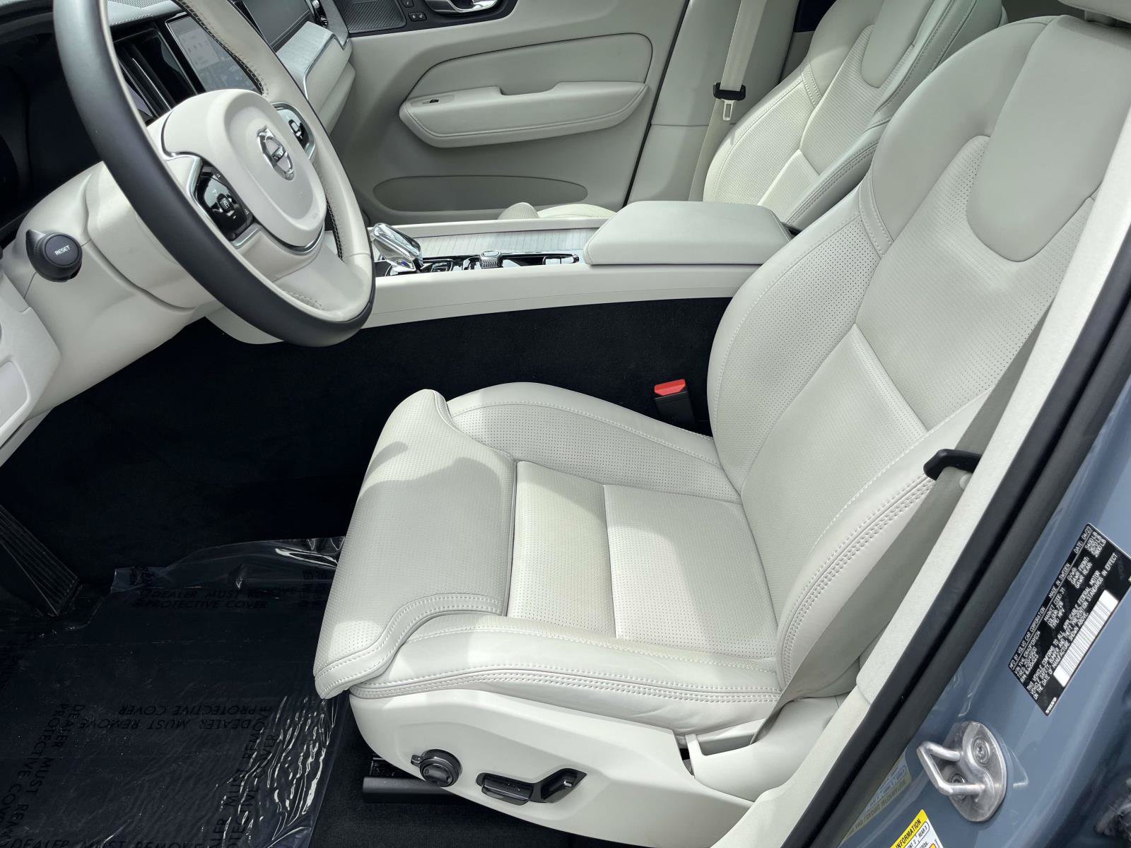 Certified 2023 Volvo XC60 B5 Ultimate w/ Climate Package AWD/4WD image 16