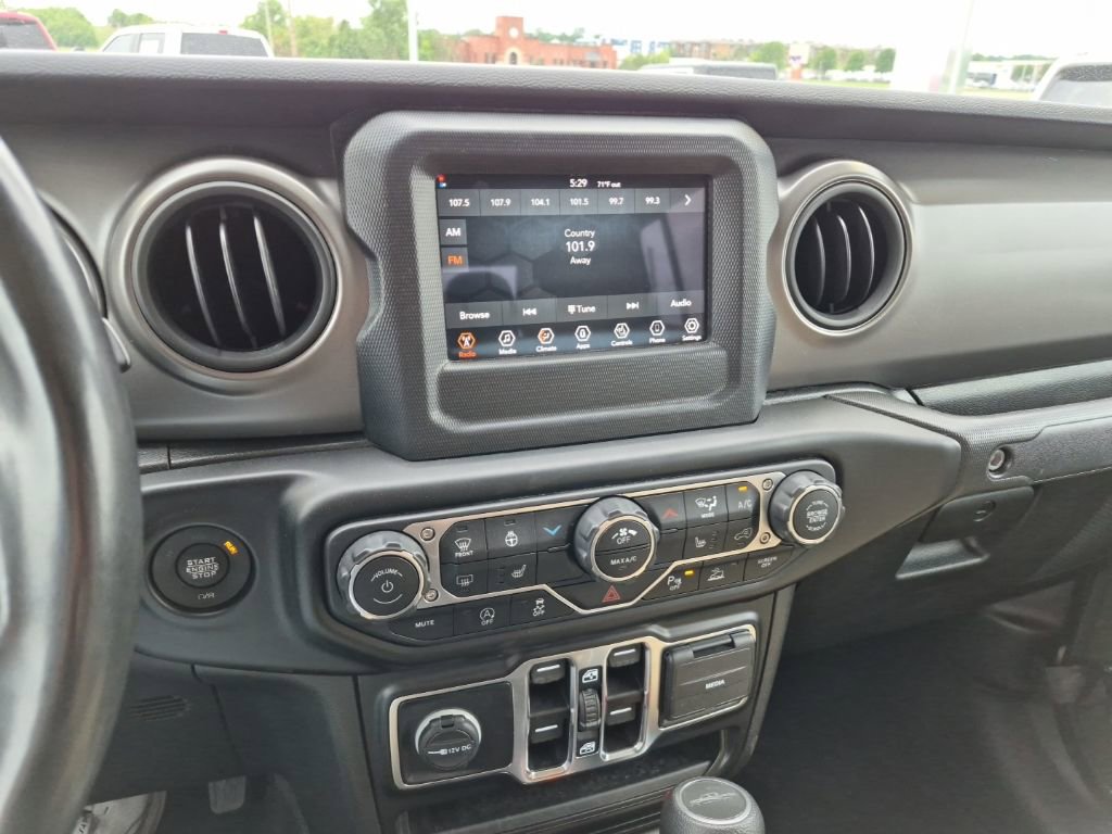 Used 2022 Jeep Gladiator Willys AWD/4WD image 15