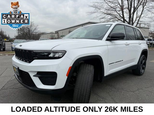 Used 2023 Jeep Grand Cherokee Altitude image 3