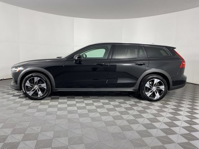 Used 2025 Volvo V60 B5 Cross Country Plus AWD/4WD image 7