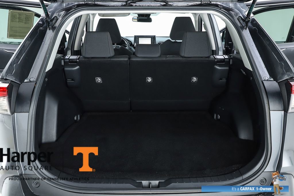 Used 2020 Toyota RAV4 LE image 29