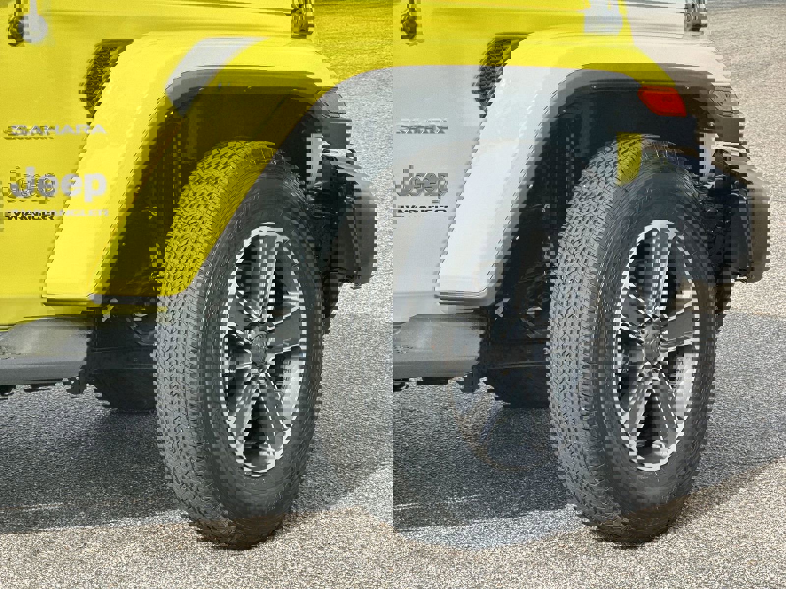 Used 2023 Jeep Wrangler Sahara image 11