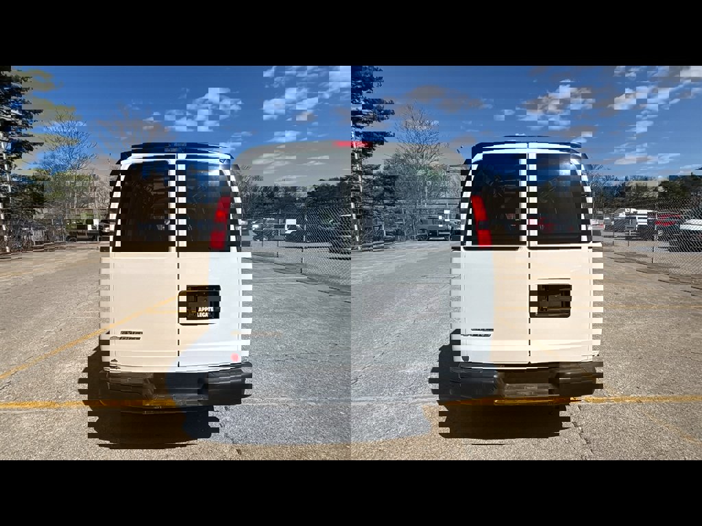Used 2022 Chevrolet Express 2500 Extended image 22
