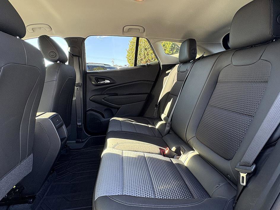 Used 2024 Chevrolet Trax LT w/ LT Convenience Package image 10